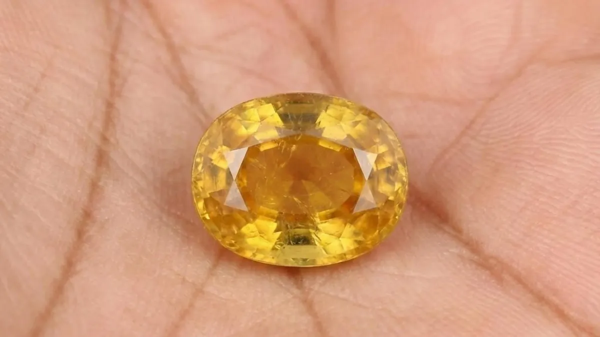 Yellow Sapphire (Pukhraj) – Sri Lanka (Ceylon) / Mid-Premium Quality