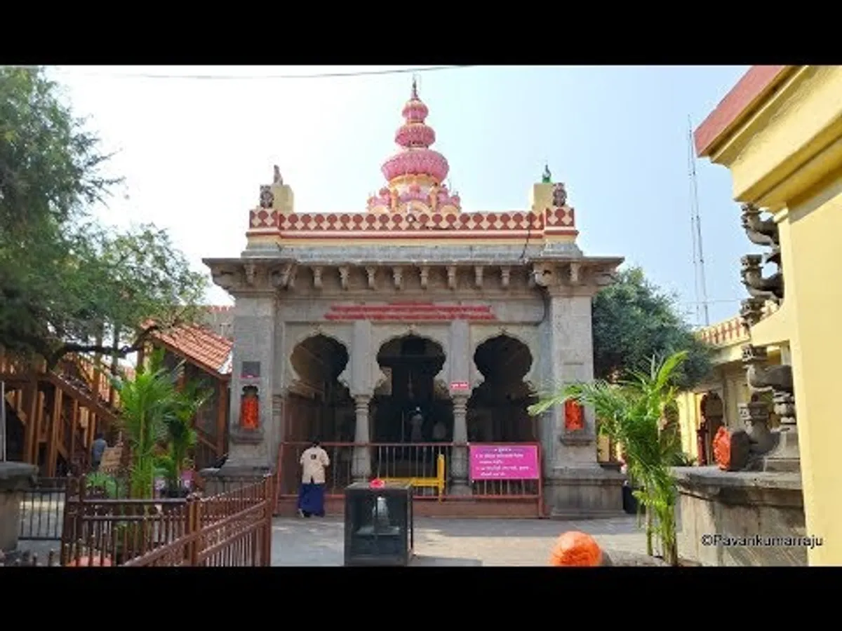 श्री मयूरेश्वर मंदिर