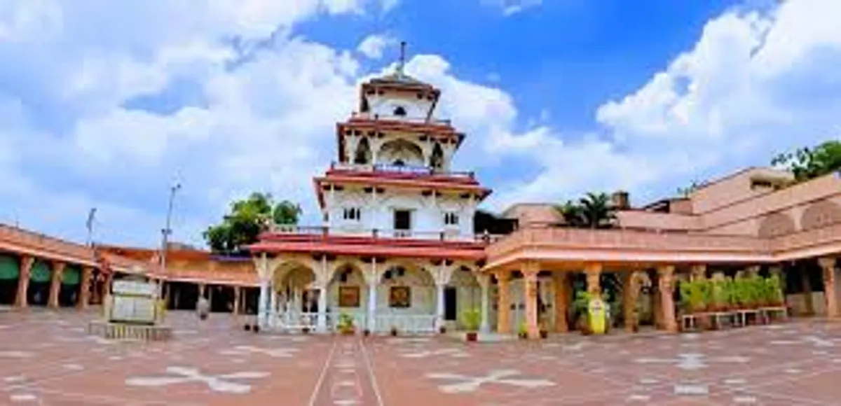 संतराम महाराज मंदिर
