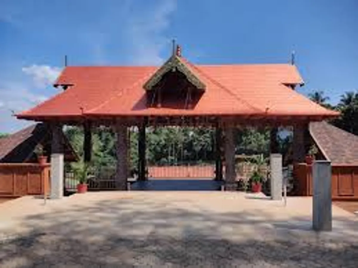 श्री कादम्पुझा भगवती मंदिर