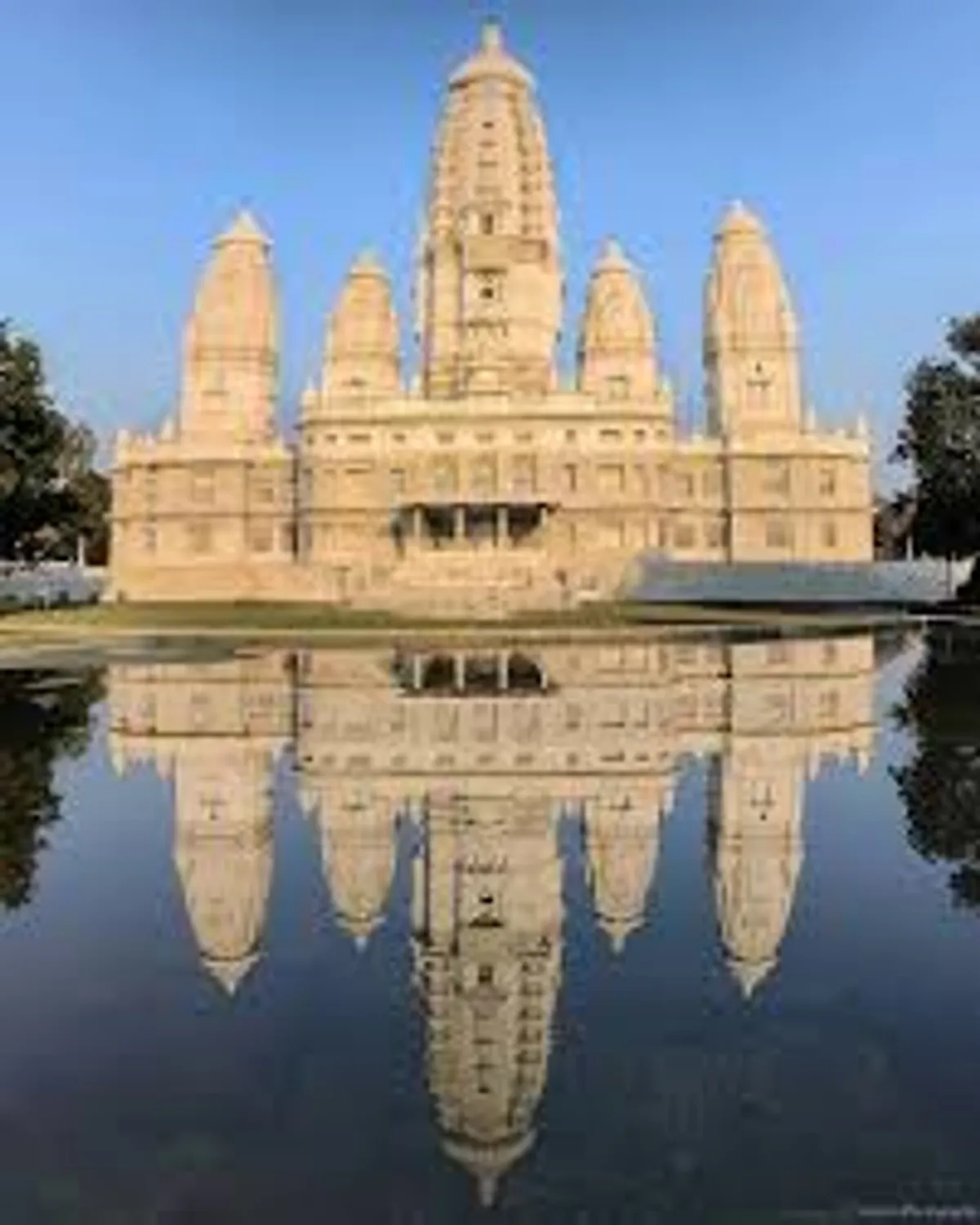 जुग्गीलाल कमलापत मंदिर कानपुर